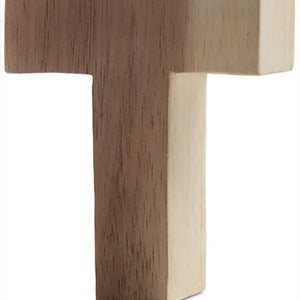 Escultura en forma de letra, ''T'', en madera de acacia