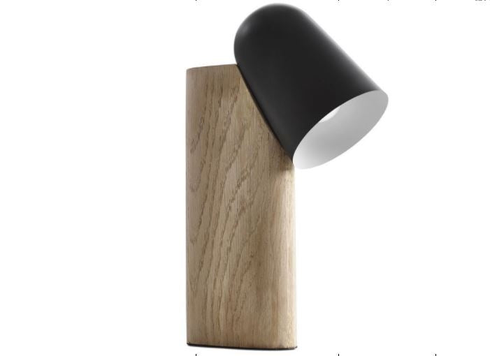 Lámpara de mesa Sned, base roble con pantalla negra. A36xL13cm.