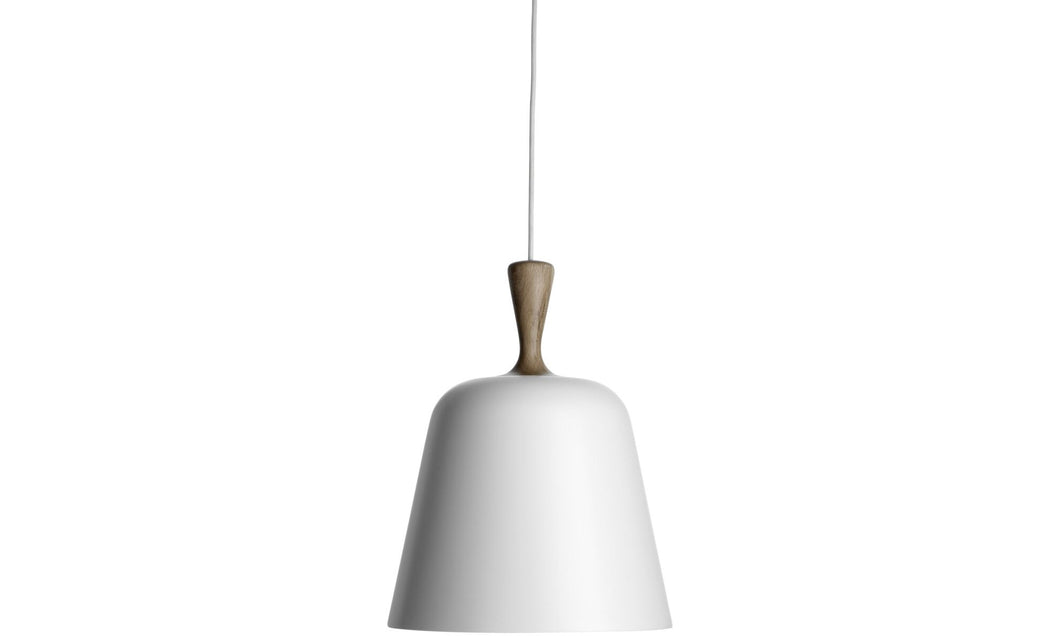 Lámpara de techo Handle Me, pantalla de metal blanco con asa de roble.