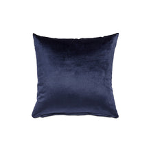 Cargar imagen en el visor de la galería, Cojín Velvet, azul oscuro
