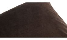 Cargar imagen en el visor de la galería, Cojín Velvet, marrón oscuro. L45xL59c
