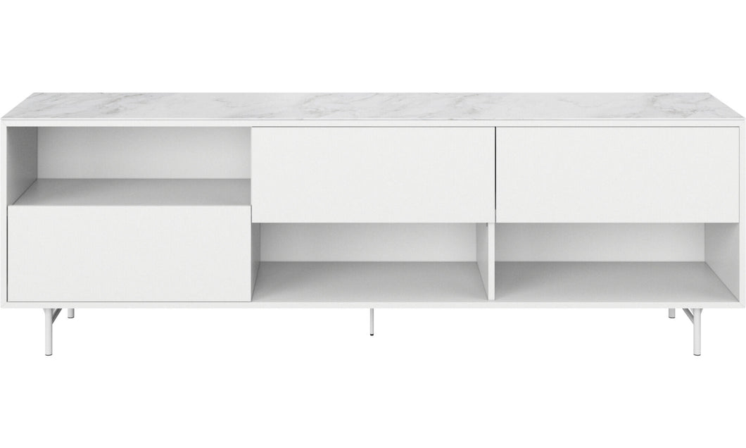 Aparador Manhattan con tapa superior, laca blanca mate/laca blanca mate/laca blanca mate/cerámica mármol claro/estructura lacada blanca mate. A74xL228½xF49cm.